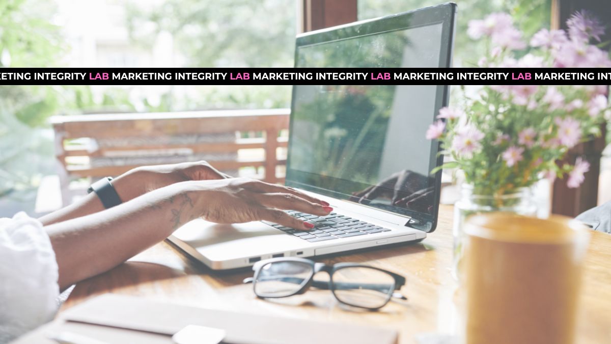 How to Write a Marketing Profile Bio Like Elaine from “Seinfeld”